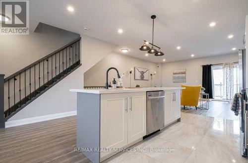 Upper - 14 Ashford Place, St. Catharines, ON - Indoor Photo Showing Kitchen