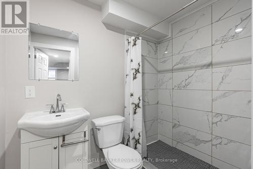 2817 Doyle Dr, London, ON - Indoor Photo Showing Bathroom