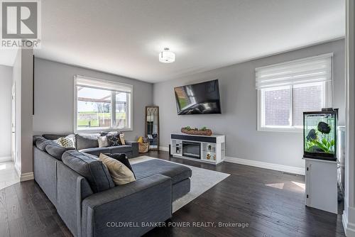 2817 Doyle Dr, London, ON - Indoor Photo Showing Living Room