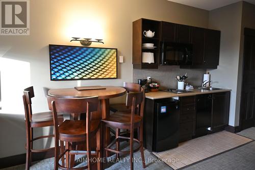 #423 -190 Jozo Weider Blvd, Blue Mountains, ON - Indoor Photo Showing Dining Room