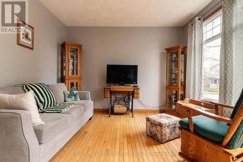 #A -67 Silver St, Brant, ON - Indoor Photo Showing Living Room