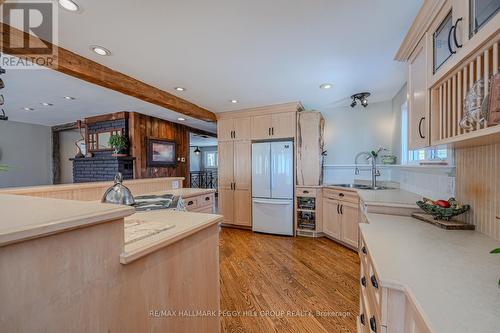 985 Lakeshore Rd E, Oro-Medonte, ON - Indoor Photo Showing Kitchen With Double Sink