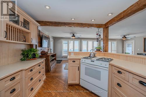 985 Lakeshore Rd E, Oro-Medonte, ON - Indoor Photo Showing Kitchen