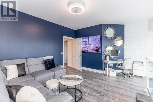 302 - 6 Toronto Street, Barrie, ON - Indoor Photo Showing Living Room