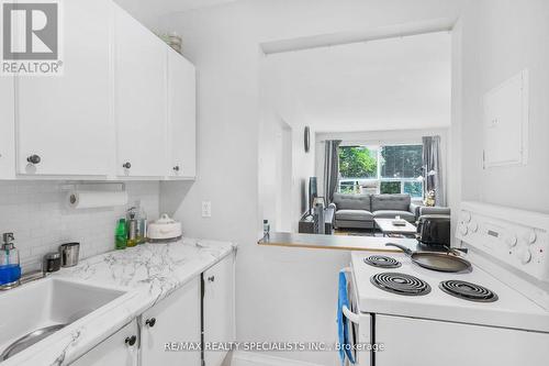 302 - 57 Mericourt Road, Hamilton, ON - Indoor Photo Showing Kitchen