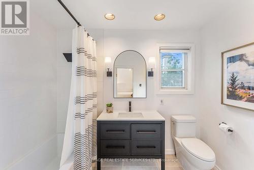105 Baby Point Rd, Toronto, ON - Indoor Photo Showing Bathroom