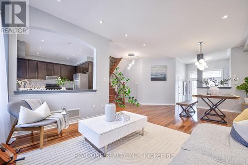 4770 Deforest Crescent, Burlington, ON - Indoor Photo Showing Living Room