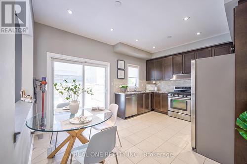 4770 Deforest Crescent, Burlington, ON - Indoor Photo Showing Kitchen With Stainless Steel Kitchen
