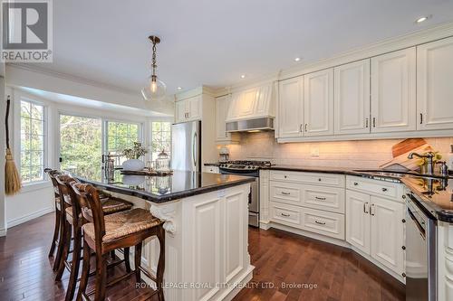 35 Foxwood Cres, Guelph, ON - Indoor Photo Showing Kitchen With Upgraded Kitchen