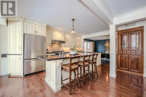 35 Foxwood Cres, Guelph, ON - Indoor Photo Showing Kitchen With Upgraded Kitchen