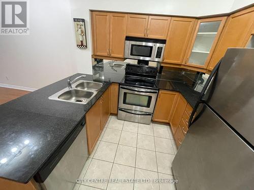 307 - 388 Prince Of Wales Drive, Mississauga, ON - Indoor Photo Showing Kitchen With Double Sink