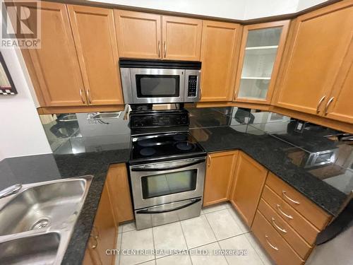 307 - 388 Prince Of Wales Drive, Mississauga, ON - Indoor Photo Showing Kitchen