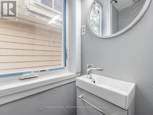 84 Doncaster Ave, Toronto, ON - Indoor Photo Showing Bathroom