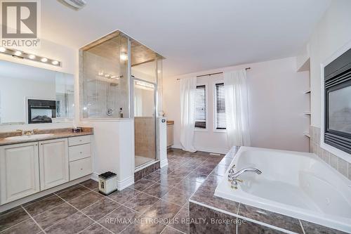 570 Kingsfield Loop, Oshawa, ON - Indoor Photo Showing Bathroom