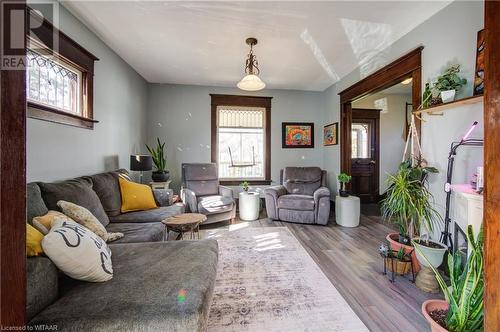 215 Hall Street, Ingersoll, ON - Indoor Photo Showing Living Room