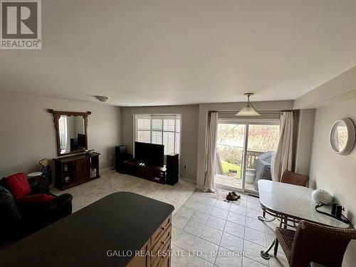 217 Weldon Road, Whitchurch-Stouffville, ON - Indoor Photo Showing Living Room