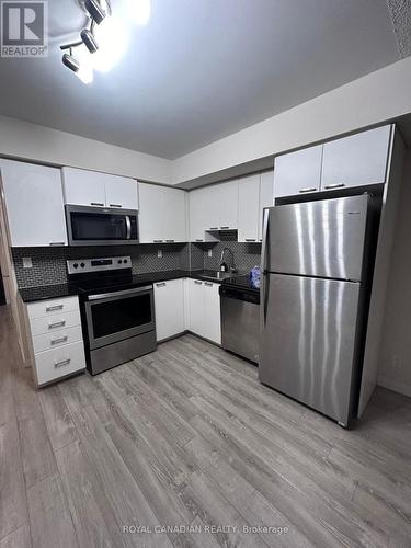 604 - 2152 Lawrence Avenue, Toronto, ON - Indoor Photo Showing Kitchen