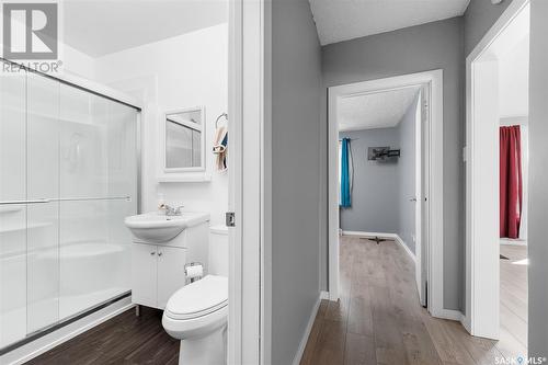 712 Main Street S, Moose Jaw, SK - Indoor Photo Showing Bathroom