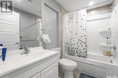 5424 Green Apple Drive E, Regina, SK - Indoor Photo Showing Bathroom