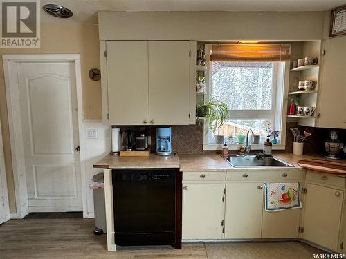 992 Thompson Crescent, La Ronge, SK - Indoor Photo Showing Kitchen