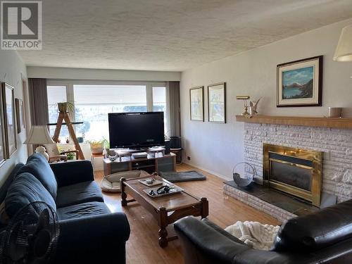 1038 Fairview Road, Oliver, BC - Indoor Photo Showing Living Room With Fireplace