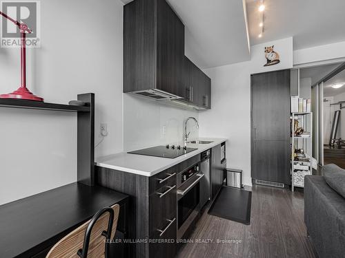 609 - 508 Wellington Street W, Toronto, ON - Indoor Photo Showing Kitchen