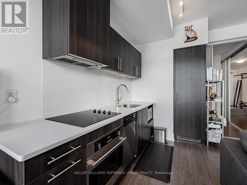 609 - 508 Wellington Street W, Toronto, ON - Indoor Photo Showing Kitchen