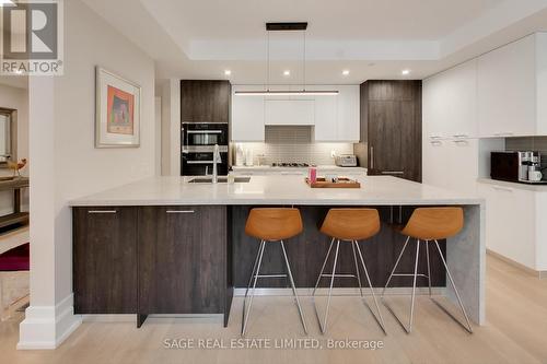 #206 -3 Southvale Dr, Toronto, ON - Indoor Photo Showing Kitchen With Upgraded Kitchen