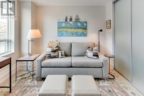#206 -3 Southvale Dr, Toronto, ON - Indoor Photo Showing Living Room