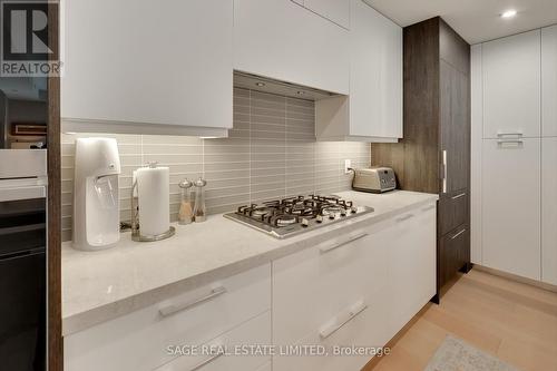 #206 -3 Southvale Dr, Toronto, ON - Indoor Photo Showing Kitchen