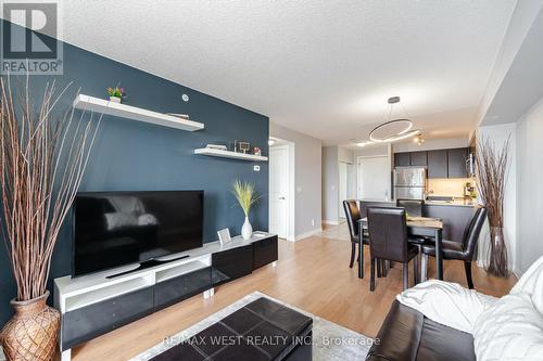 #2808 -275 Yorkland Rd, Toronto, ON - Indoor Photo Showing Living Room