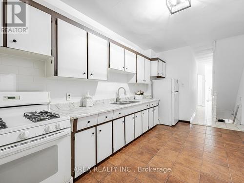 231 Beatrice Street, Toronto, ON - Indoor Photo Showing Kitchen