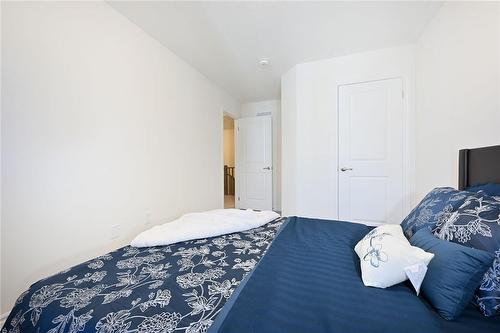 305 Garner Road W|Unit #17, Ancaster, ON - Indoor Photo Showing Bedroom