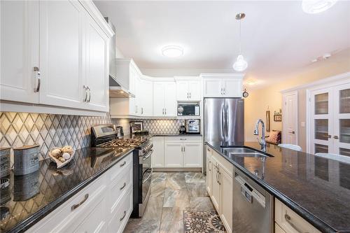 4245 Academy Street, Beamsville, ON - Indoor Photo Showing Kitchen With Double Sink With Upgraded Kitchen