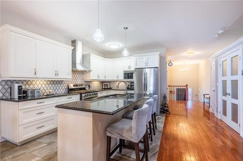 4245 Academy Street, Beamsville, ON - Indoor Photo Showing Kitchen With Upgraded Kitchen