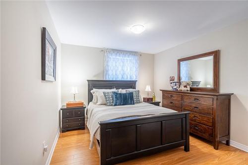 4245 Academy Street, Beamsville, ON - Indoor Photo Showing Bedroom
