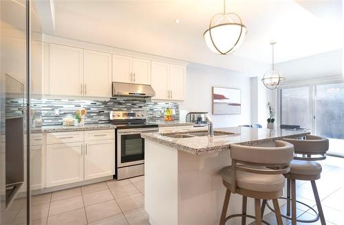 98 Shoreview Place|Unit #19, Stoney Creek, ON - Indoor Photo Showing Kitchen With Double Sink With Upgraded Kitchen