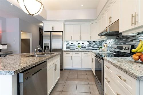 98 Shoreview Place|Unit #19, Stoney Creek, ON - Indoor Photo Showing Kitchen With Stainless Steel Kitchen With Double Sink With Upgraded Kitchen