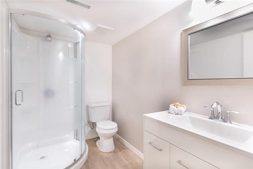 98 Shoreview Place|Unit #19, Stoney Creek, ON - Indoor Photo Showing Bathroom