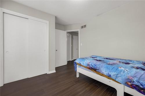 115 Devine Crescent, Thorold, ON - Indoor Photo Showing Bedroom