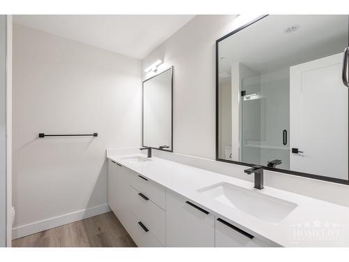 501 6285 King George Boulevard, Surrey, BC - Indoor Photo Showing Bathroom