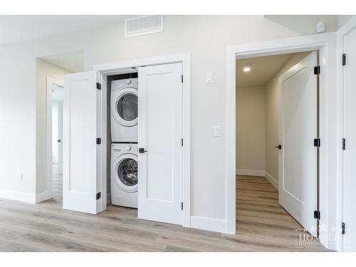 501 6285 King George Boulevard, Surrey, BC - Indoor Photo Showing Laundry Room