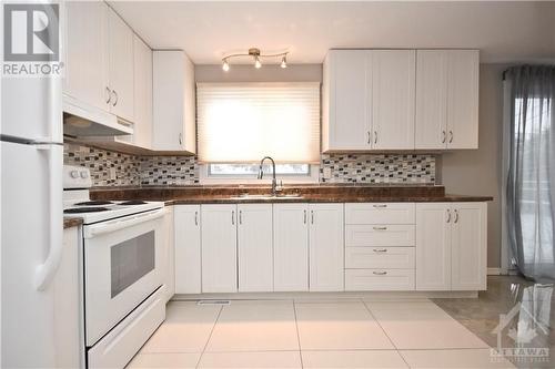 Great window overlooking the yard. - 2276 Russell Road, Ottawa, ON - Indoor Photo Showing Kitchen