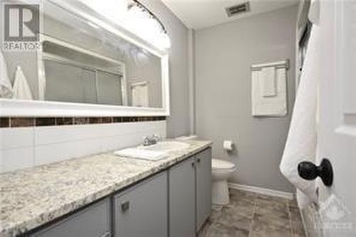 Main bathroom - 2276 Russell Road, Ottawa, ON - Indoor Photo Showing Bathroom