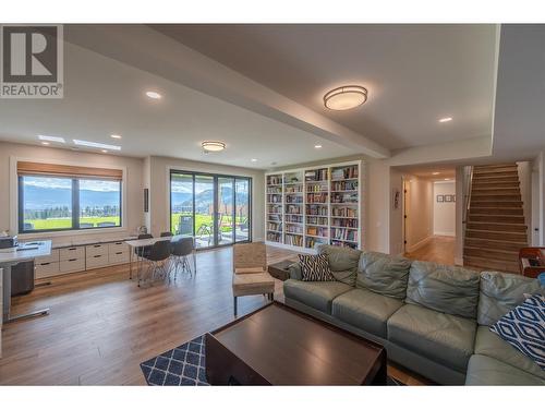 17503 Sanborn Street, Summerland, BC - Indoor Photo Showing Living Room
