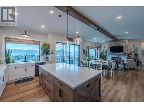17503 Sanborn Street, Summerland, BC - Indoor Photo Showing Kitchen With Upgraded Kitchen