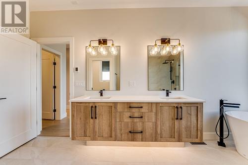 8940 Davidson Place, Vernon, BC - Indoor Photo Showing Bathroom