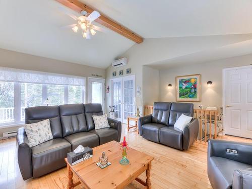 Salon - 180 7E Rue Du Parc-Bleu, Sainte-Marcelline-De-Kildare, QC - Indoor Photo Showing Living Room