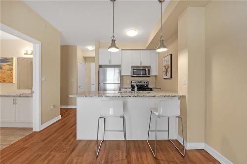 35 Southshore Crescent|Unit #303, Stoney Creek, ON - Indoor Photo Showing Kitchen With Upgraded Kitchen