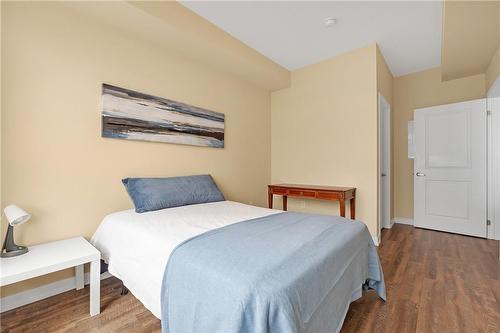 35 Southshore Crescent|Unit #303, Stoney Creek, ON - Indoor Photo Showing Bedroom